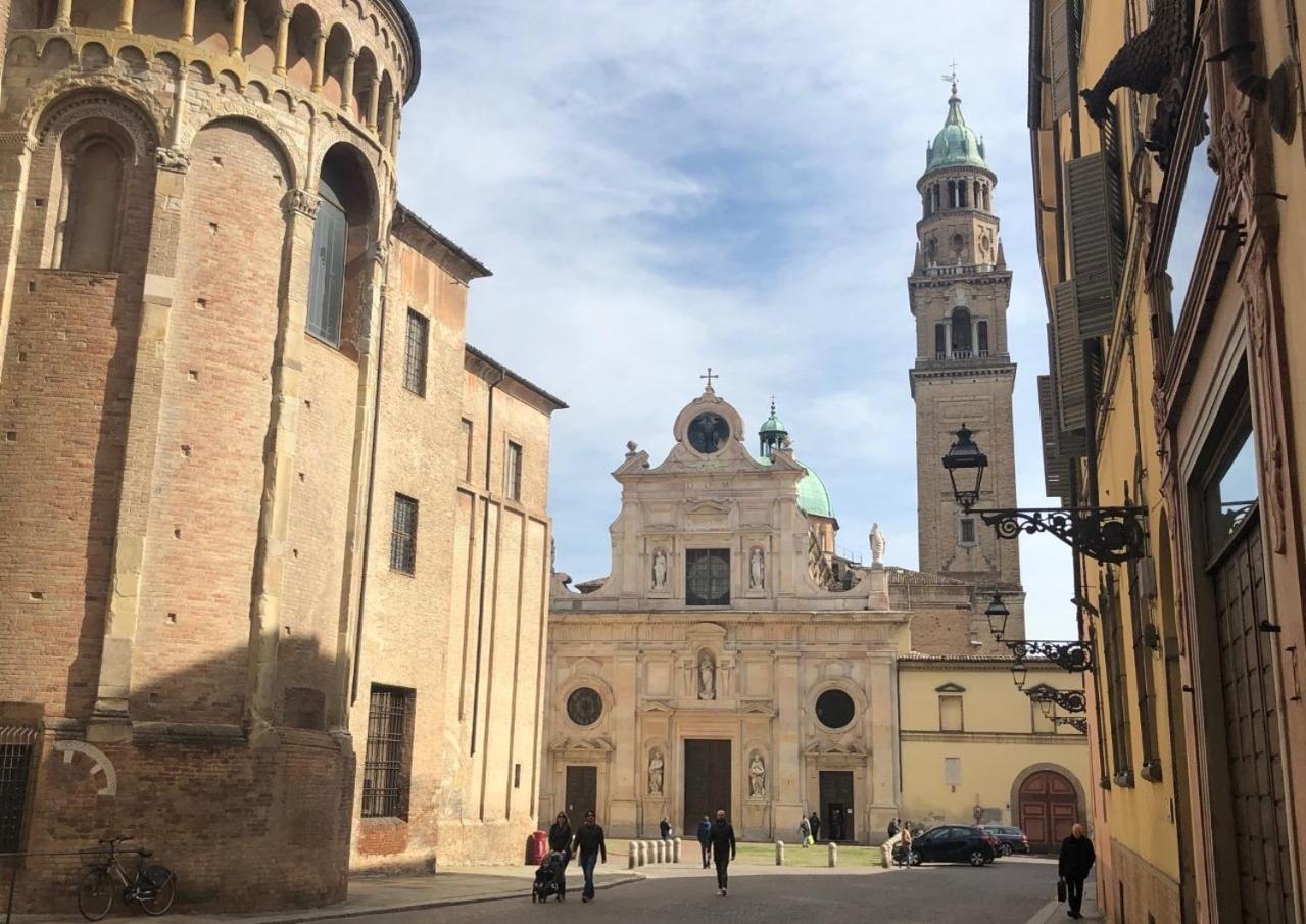 Apartamento Luxury 5 Al Duomo Di Parma Exterior foto